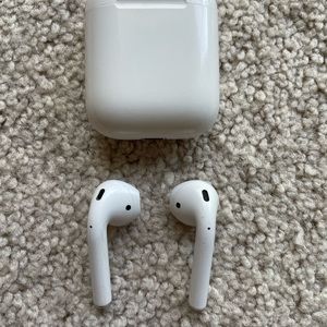 Apple AirPods 2 with charging case - White